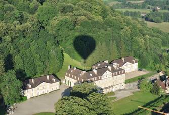 Vue en montgolfière du Château d'Arlay
