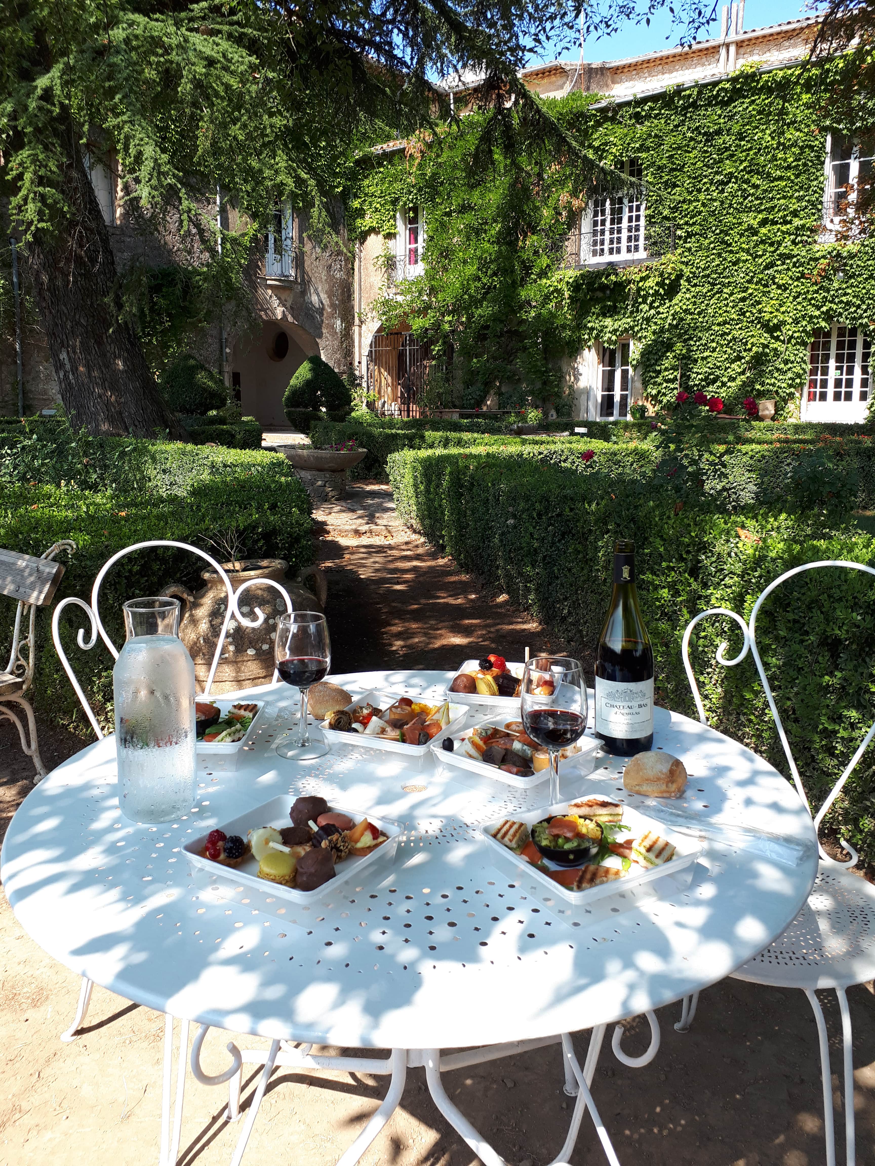 Chateau Bas D Aumelas Languedoc Les Grappes